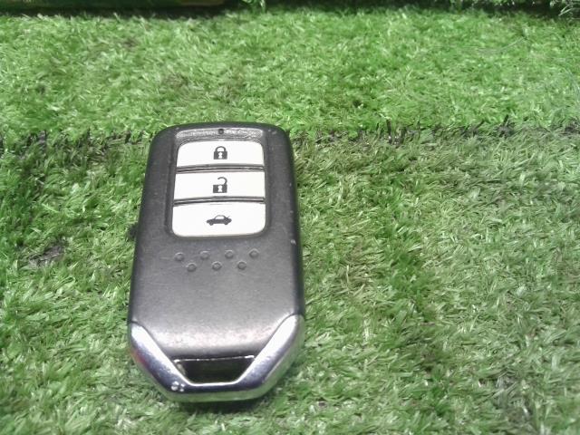 【中古】アコード DAA-CR6 キーレスリモコン スマートキー 72147-T3W-J 自社品番250097 NH788P