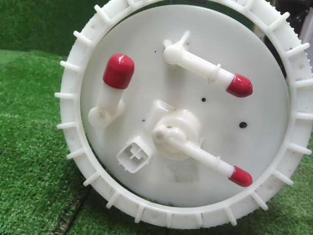 【中古】タント 6BA-LA660S フューエルポンプ 23210-B2360 自社品番250102 B82