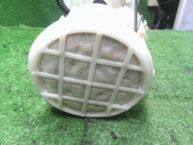 【中古】タント 6BA-LA660S フューエルポンプ 23210-B2360 自社品番250102 B82