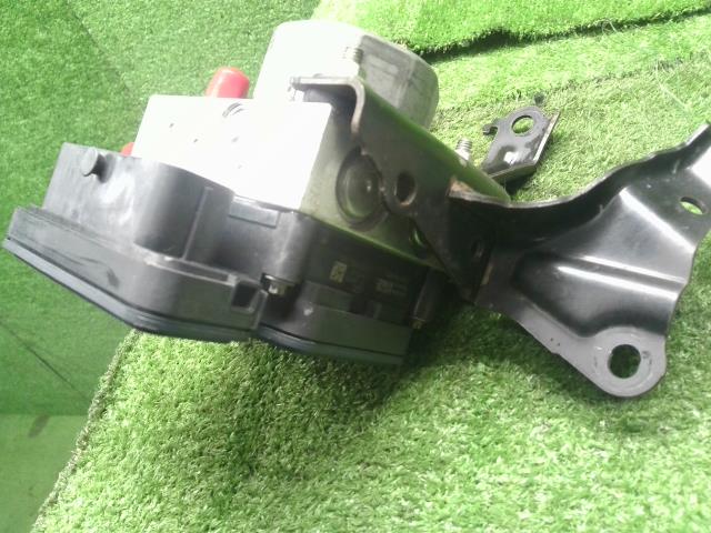 【中古】タント 6BA-LA660S ＡＢＳアクチュエーター 44050-B2Q40 自社品番250102 B82