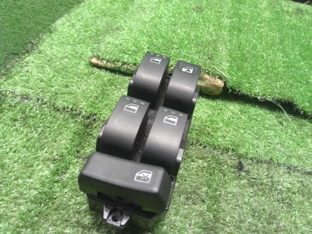 【中古】タント 6BA-LA660S パワーウインドウ PWスイッチ 84820-B2530 自社品番250102 B82
