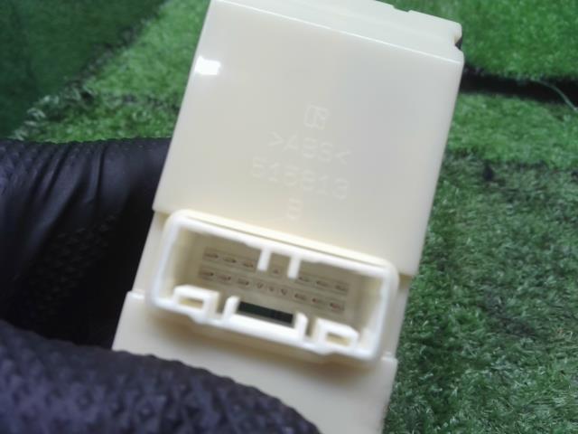 【中古】タント 6BA-LA660S パワーウインドウ PWスイッチ 84820-B2530 自社品番250102 B82