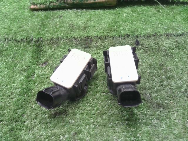 【中古】タント 6BA-LA660S フロントバンパー ソナー 89341-B2060-J0 自社品番250102 B82