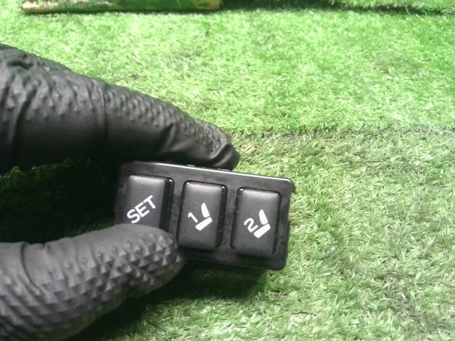 フォレスター 5BA-SK9 シートメモリースイッチ 右フロントドアトリム用 自社品番250108