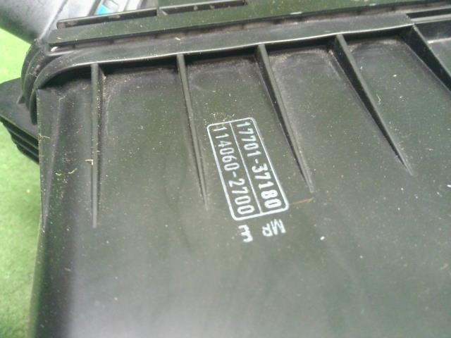 ハリアー DBA-ZSU65W エアクリーナー　 17700-37241 自社品番250109