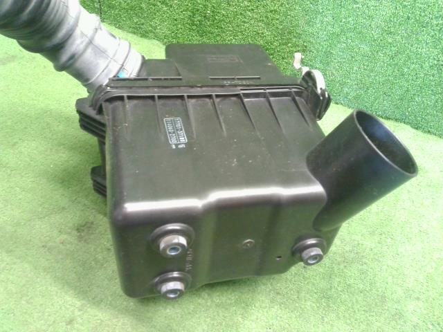 ハリアー DBA-ZSU65W エアクリーナー　 17700-37241 自社品番250109