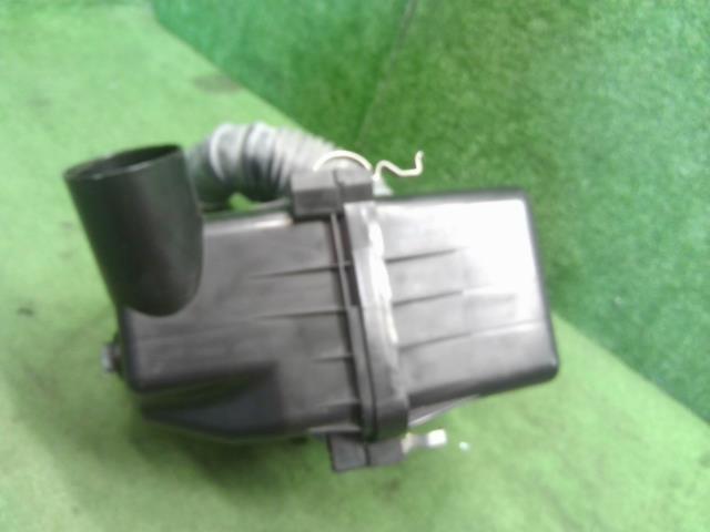 ハリアー DBA-ZSU65W エアクリーナー　 17700-37241 自社品番250109