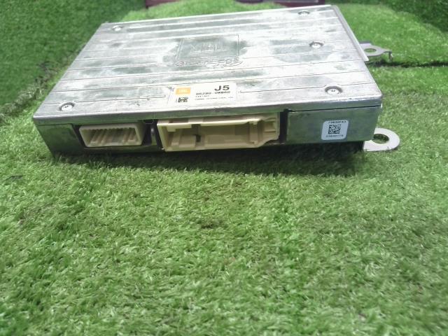 ハリアー DBA-ZSU65W オーディオアンプ JBL　86280-0WB60　 自社品番250109