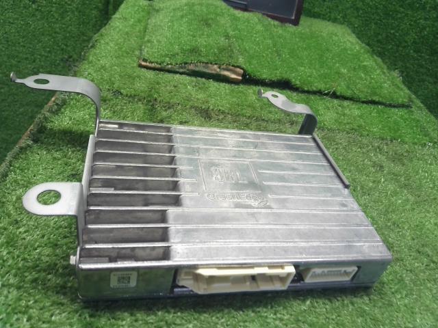 ハリアー DBA-ZSU65W オーディオアンプ JBL　86280-0WB60　 自社品番250109