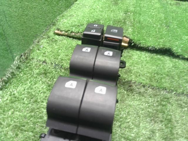 ハリアー DBA-ZSU65W パワーウインドウスイッチ PWスイッチ　84040-48160 自社品番250109