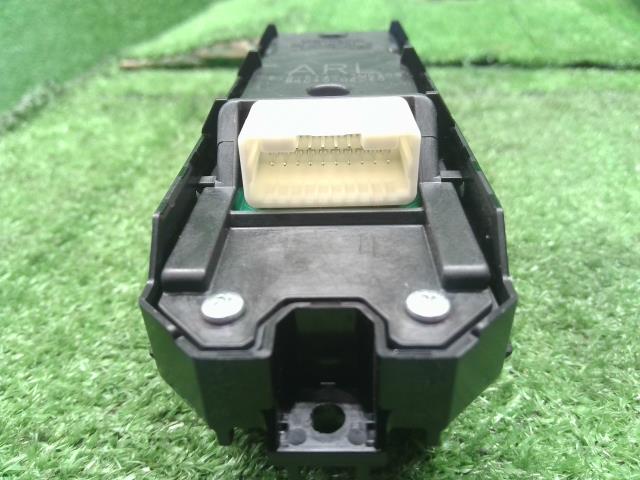 ハリアー DBA-ZSU65W パワーウインドウスイッチ PWスイッチ　84040-48160 自社品番250109