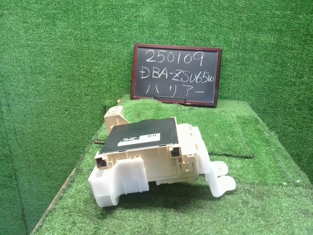 ハリアー DBA-ZSU65W 助手席側用ヒューズボックス　DENSO　238000-5280　 89221-48671　 自社品番250109