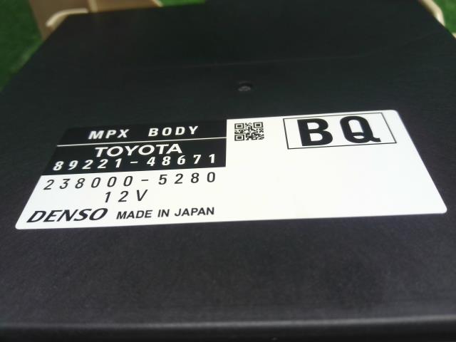 ハリアー DBA-ZSU65W 助手席側用ヒューズボックス　DENSO　238000-5280　 89221-48671　 自社品番250109