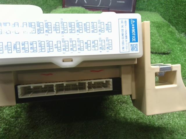 ハリアー DBA-ZSU65W 助手席側用ヒューズボックス　DENSO　238000-5280　 89221-48671　 自社品番250109