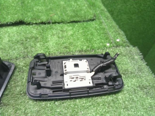 ハリアー DBA-ZSU65W 　マップランプ　リアランプ　室内　ルームランプ 81260-48A40-C0 自社品番250109