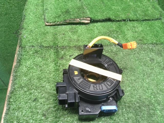 ハリアー DBA-ZSU65W スパイラルケーブル 84308-12010 自社品番250109