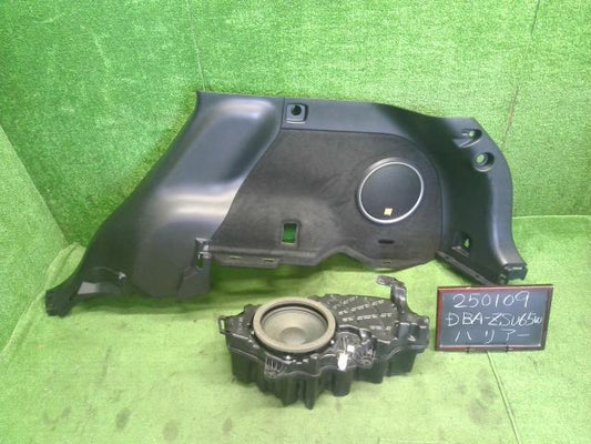 ハリアー DBA-ZSU65W 純正OPサブウーファー右トリムセット 86150-0W220 自社品番250109