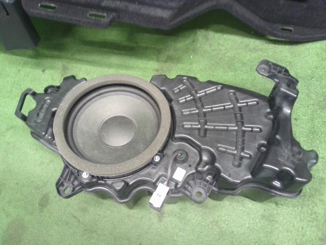 ハリアー DBA-ZSU65W 純正OPサブウーファー右トリムセット 86150-0W220 自社品番250109
