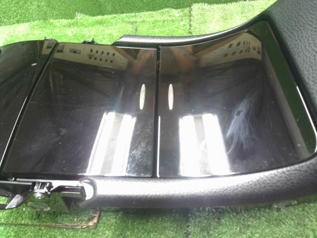 ハリアー DBA-ZSU65W コンソールボックス部分のドリンクホルダー  自社品番250109