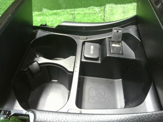 ハリアー DBA-ZSU65W コンソールボックス部分のドリンクホルダー  自社品番250109