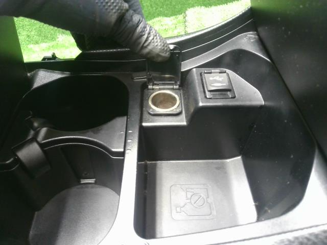 ハリアー DBA-ZSU65W コンソールボックス部分のドリンクホルダー  自社品番250109