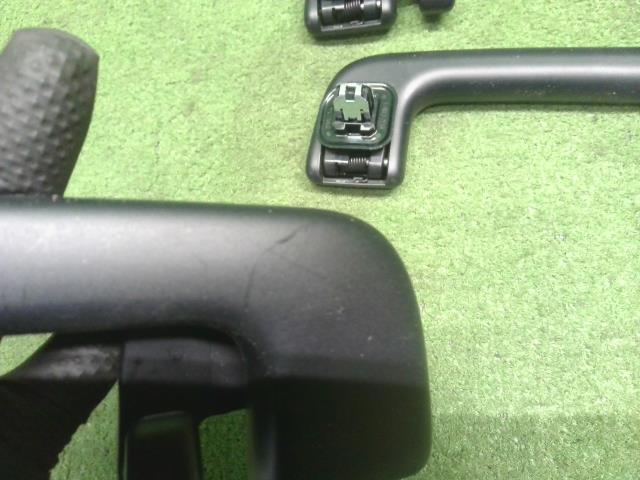 ハリアー DBA-ZSU65W アシストグリップ1台分セット　フロント　リア　左右 74610-12130-C0 自社品番250109