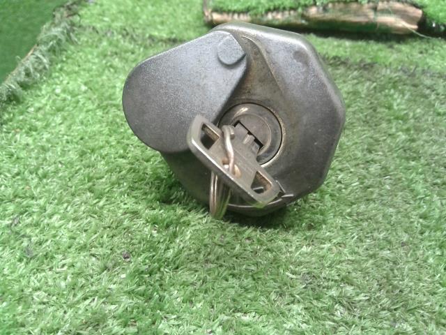 【中古】ミニキャブ V-U42T フューエル 給油キャップ  自社品番250114 W74