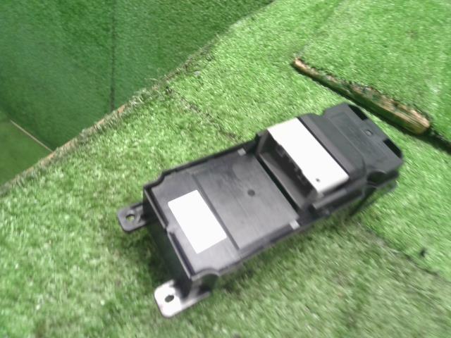 【中古】Ｎ－ＷＧＮ DBA-JH1 パワーウインドウ PWスイッチ 35750-T6G-J01 自社品番250123 NH883P