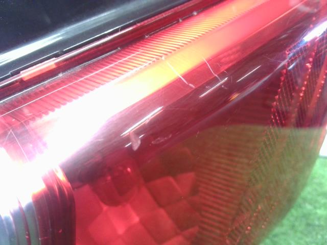 【中古】アルト HBD-HA25V 左テールランプ 35670-64L00 自社品番250126 26U