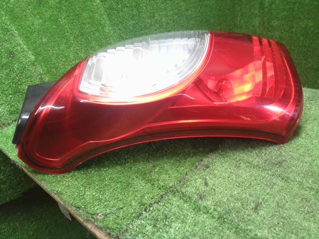 【中古】アルト HBD-HA25V 左テールランプ 35670-64L00 自社品番250126 26U