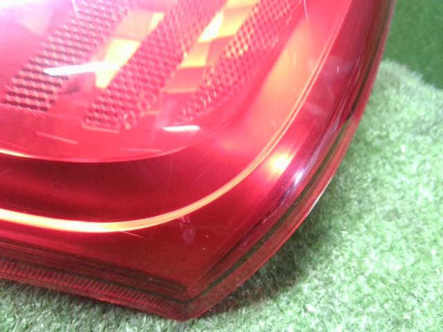 【中古】アルト HBD-HA25V 左テールランプ 35670-64L00 自社品番250126 26U