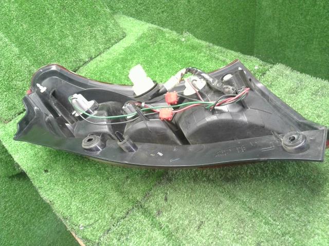 【中古】アルト HBD-HA25V 左テールランプ 35670-64L00 自社品番250126 26U