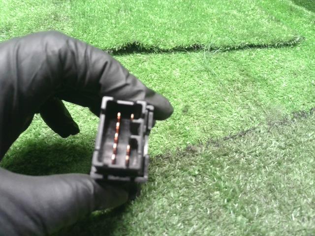 【中古】サンバー LE-TT2 ハザードスイッチ 83037TC000 自社品番250134 59M