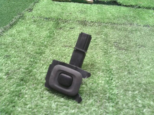 【中古】ムーヴ DBA-LA100S バックドアリクエストスイッチ  自社品番250141 T22