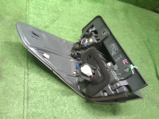 【中古】ヴェルファイア DBA-GGH25W 右テールランプ 81551-58090 自社品番250156 070