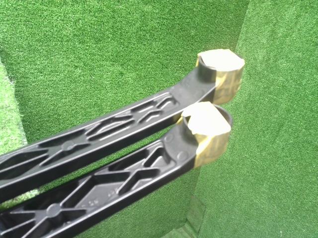 【中古】ヴェルファイア DBA-GGH25W フロントワイパーアーム 85211-58030 自社品番250156 070