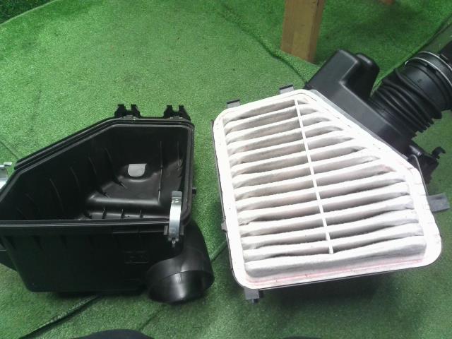 【中古】ヴェルファイア DBA-GGH25W エアクリーナー 17700-31661 自社品番250156 070