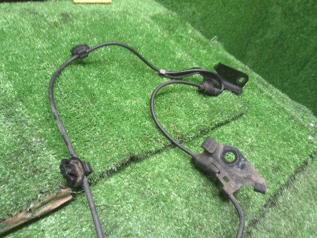【中古】ヴェルファイア DBA-GGH25W 右フロント ＡＢＳセンサー 89542-28100 自社品番250156 070