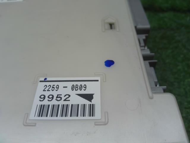 【中古】ヴェルファイア DBA-GGH25W ヒューズボックス  自社品番250156 070