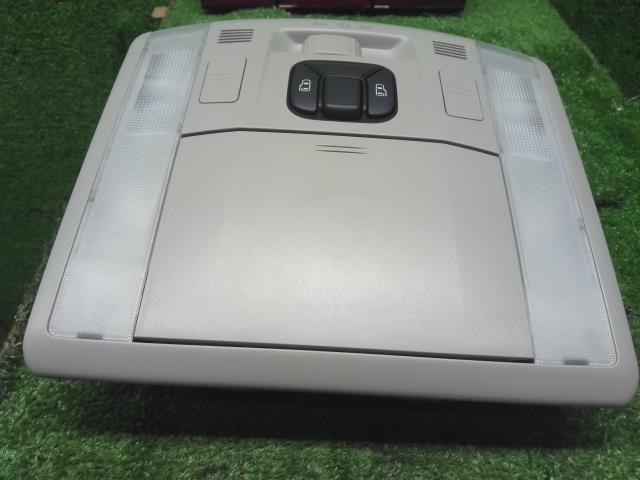 【中古】ヴェルファイア DBA-GGH25W ルームランプ 前側 81260-58030-B0 自社品番250156 070