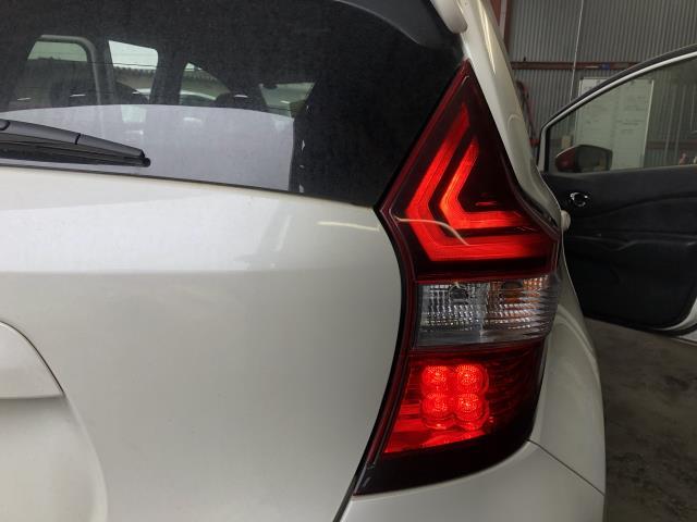 ノート　ニスモ　DAA-HE12 左右テールランプ テールライト　LED　イチコ　D202　26555-5WK0A 自社品番250170