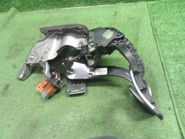 ノート　ニスモ　DAA-HE12 ペダル 3点セット 自社品番250170