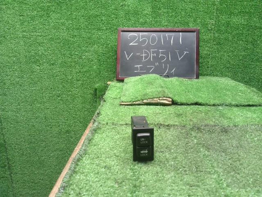 エブリィ V-DF51V ドアロックスイッチ  自社品番250171