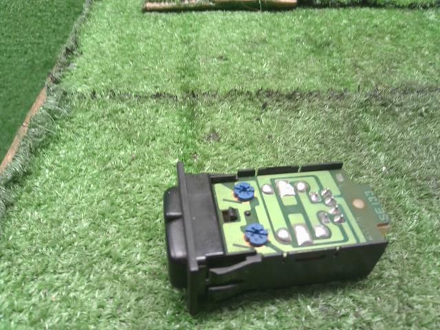 エブリィ V-DF51V ドアロックスイッチ  自社品番250171