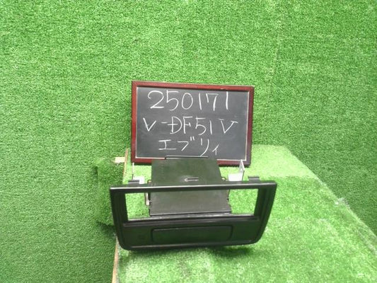 エブリィ V-DF51V クラスター オーディオパネル 小物入れ付　ステー付 自社品番250171