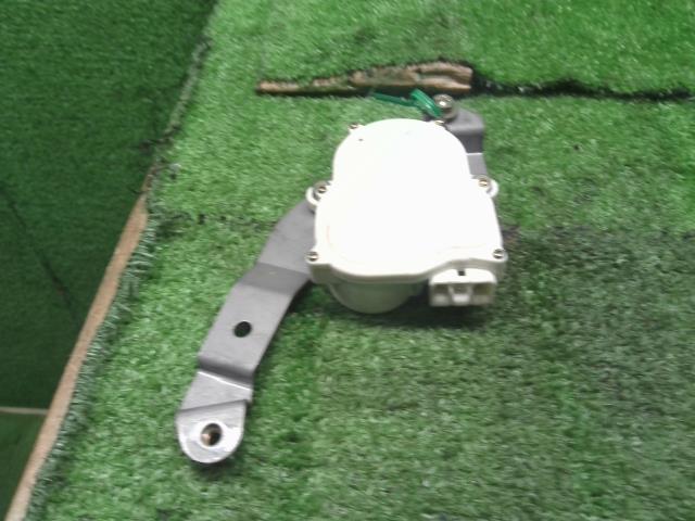 パジェロミニ E-H56A 右フロント　ドアロック　運転席側 MR181784 自社品番250174