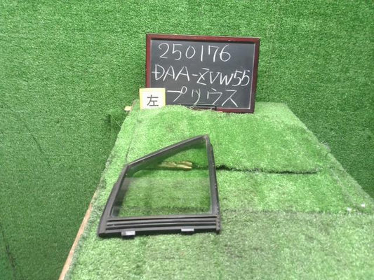 プリウス DAA-ZVW55 左フロント　小窓　ドアガラス 助手席側　68126-47030 自社品番250176