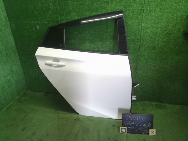 プリウス DAA-ZVW55 右リアドア　運転席側後ろ 67003-47210 自社品番250176