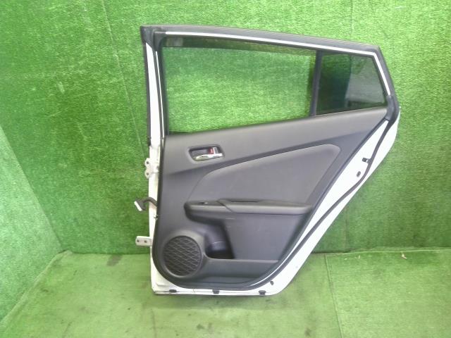 プリウス DAA-ZVW55 右リアドア　運転席側後ろ 67003-47210 自社品番250176