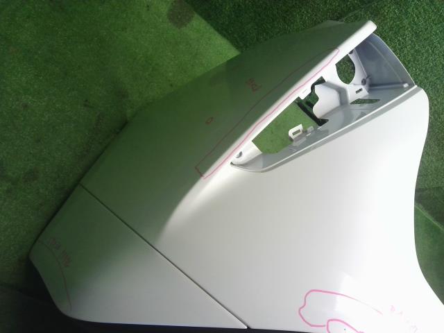 プリウス DAA-ZVW55 リアバンパー　 52159-47110-A0 自社品番250176